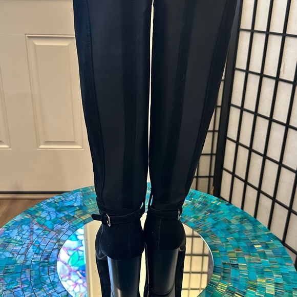 Chic Black Heeled Women's Boots - Picture 4 of 4